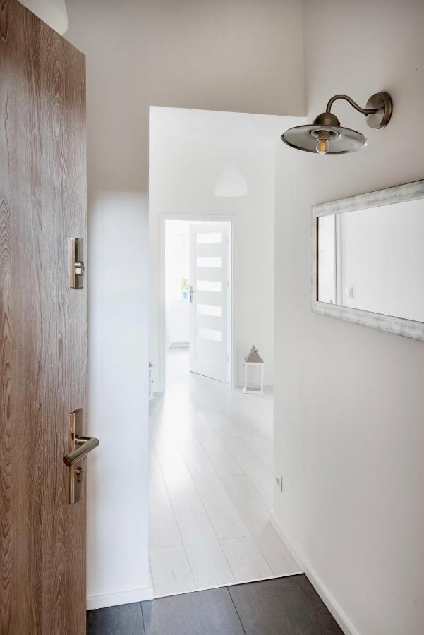 Apartament Delux 2 Legnica Ul. Kominka 16 Lägenhet Exteriör bild